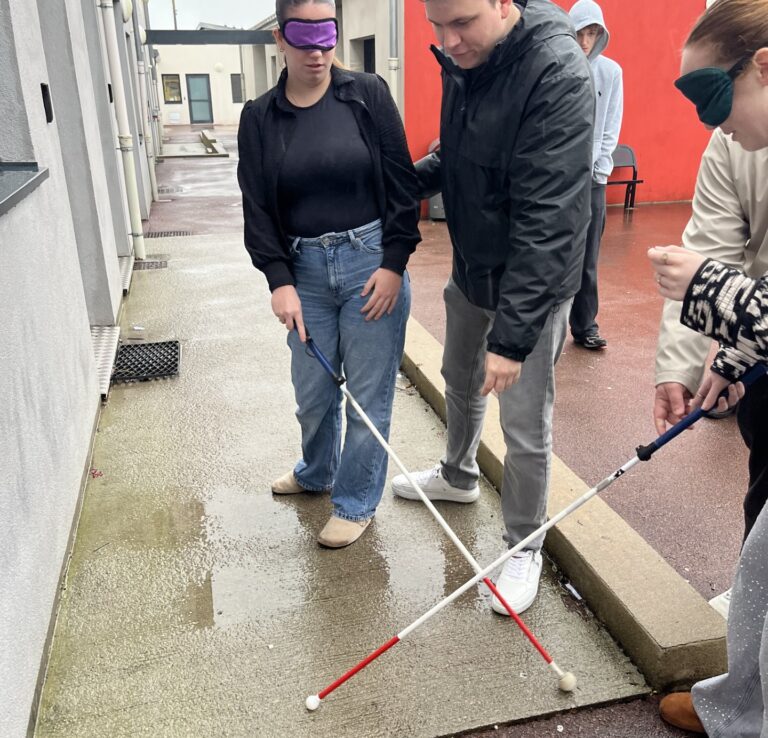 asso voir avec les mains